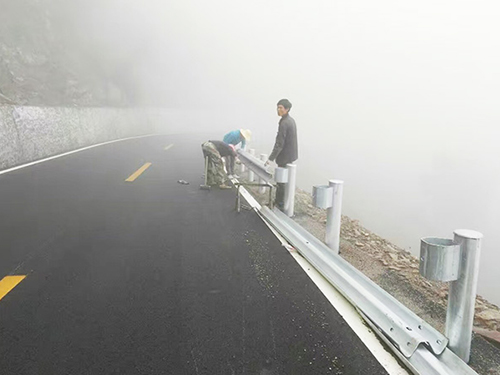 高速波形護欄安裝